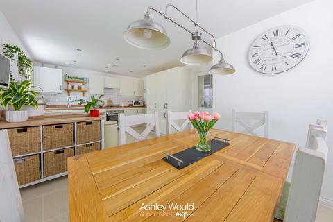 3 Bolas Avenue, Hartlebury, Kidderminster, DY11 7TX