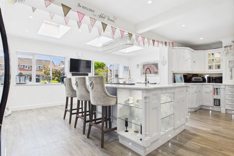 4 bedroom semi-detached house for sale, Manor Park Road, Castle Bromwich B36