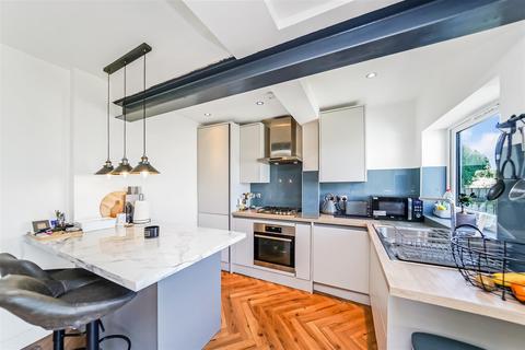 63 Russell Road, Chingford, London, E4 8HA