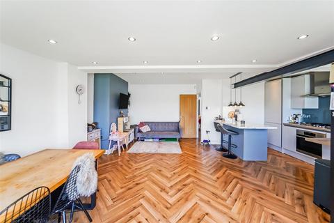 63 Russell Road, Chingford, London, E4 8HA