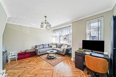 63 Russell Road, Chingford, London, E4 8HA