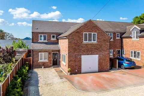 Monarch Gate, Rushden NN10