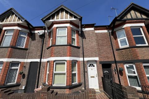 3 bedroom terraced house to rent, Grange Avenue, Luton LU4