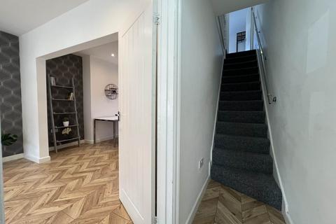 3 bedroom terraced house to rent, Grange Avenue, Luton LU4