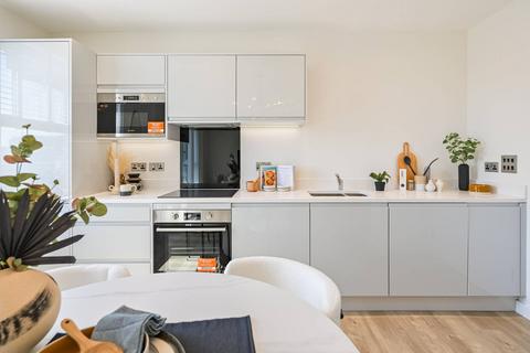 2 bedroom flat for sale, The Silverton, Royal Docks E16