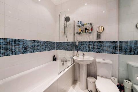 13b Goodwin Road, London, W12 9JN
