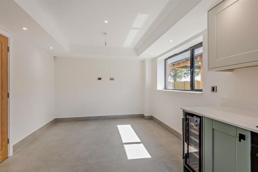 8645405-interior04-800.jpg