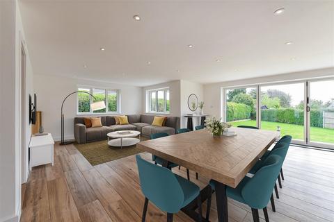 4 bedroom detached house for sale, Chalk Hill Road, Catherington
