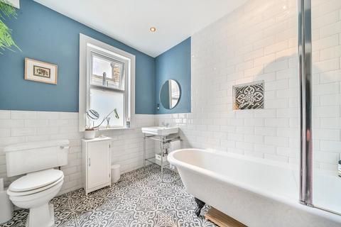 1 bedroom flat for sale, Wallbutton Road, Brockley, London, SE4