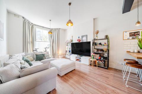 2 bedroom flat to rent, Brussels Road, London, SW11