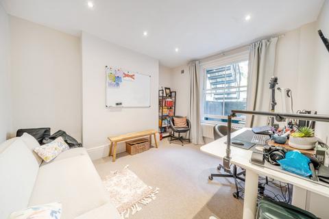 2 bedroom flat to rent, Brussels Road, London, SW11