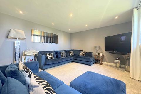 2 bedroom semi-detached house for sale, Village Street, Norwood Green HX3