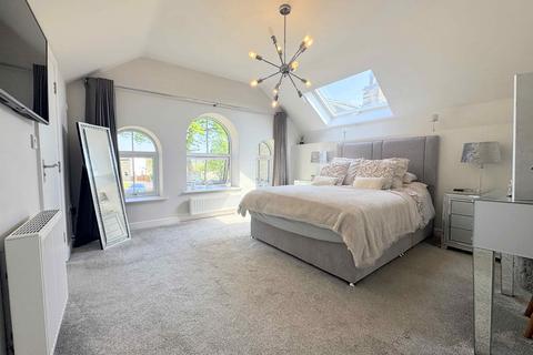 2 bedroom semi-detached house for sale, Village Street, Norwood Green HX3