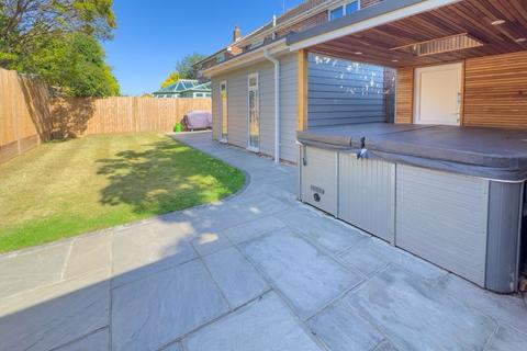 27 Hook Lane, Bognor Regis, PO22 8AU