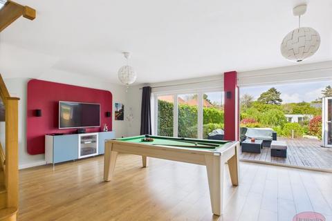 5 bedroom detached house for sale, West Christchurch