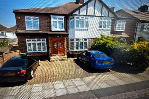 4 bedroom property to rent, Alders Road, Edgware HA8