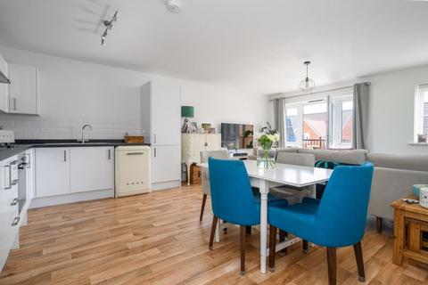 2 bedroom apartment for sale, Alderson Grove, Walton-On-Thames
