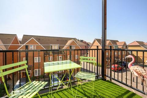 2 bedroom apartment for sale, Alderson Grove, Walton-On-Thames