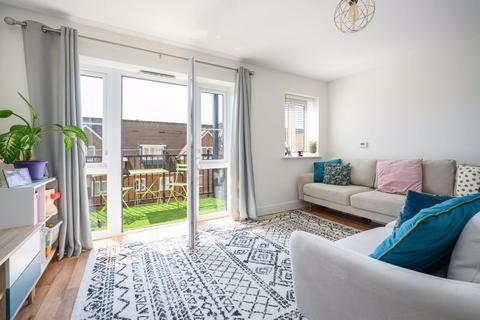 2 bedroom apartment for sale, Alderson Grove, Walton-On-Thames