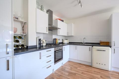 2 bedroom apartment for sale, Alderson Grove, Walton-On-Thames