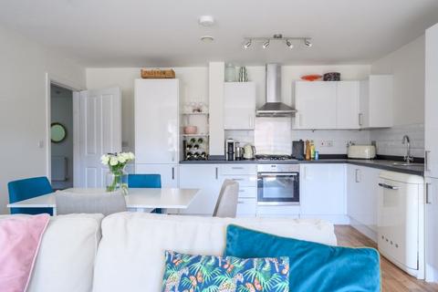 2 bedroom apartment for sale, Alderson Grove, Walton-On-Thames