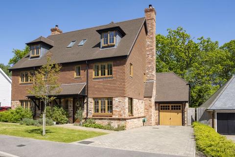 11 Fallow Drive, Heathfield, TN21 0FY