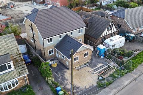 3 bedroom semi-detached house for sale, Drake Avenue, Minster