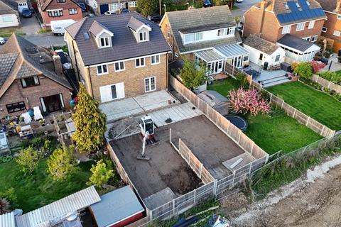 3 bedroom semi-detached house for sale, Drake Avenue, Minster