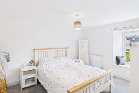 14 Centenary Row West, Camborne, TR14 8HU