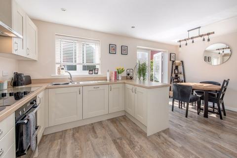 1 Manning Close, Monkton Heathfield, Taunton, TA2 8GX