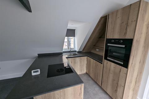 1 bedroom flat to rent, High Street, Rochester