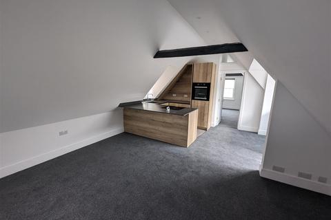 1 bedroom flat to rent, High Street, Rochester