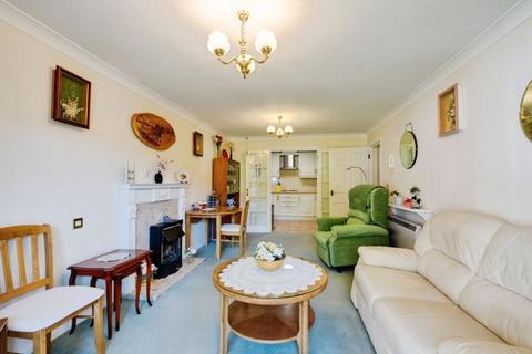 2 bedroom retirement property for sale, Fernlea Avenue, Ferndown BH22