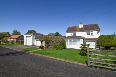 3 bedroom detached house for sale, Ingoldmells Road, Burgh Le Marsh, PE24