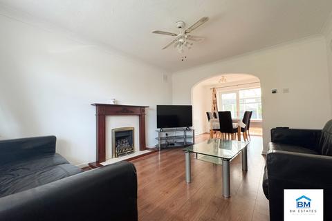 4 bedroom detached house to rent, Gregory Close, Leicester LE4