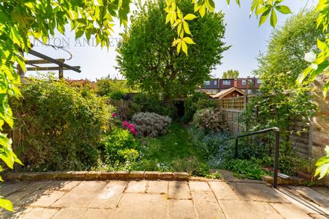3 bedroom house to rent, Bernard Avenue, Northfields, W13