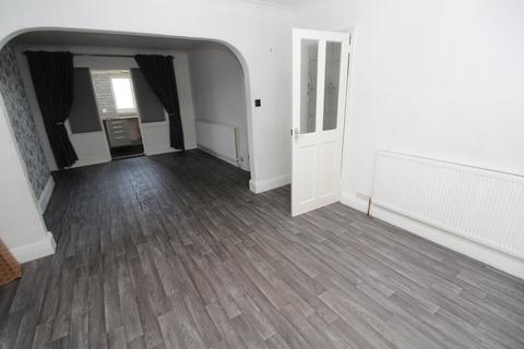 3 bedroom terraced house to rent, City Way, Rochester, ME1