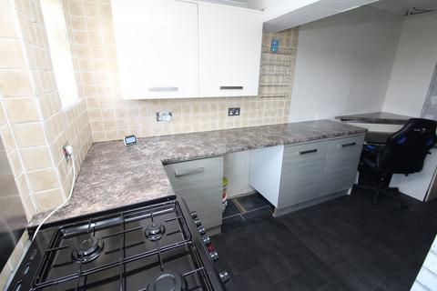 3 bedroom terraced house to rent, City Way, Rochester, ME1