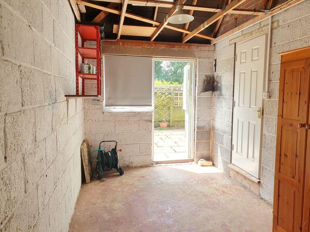 Garage to rear.jpg
