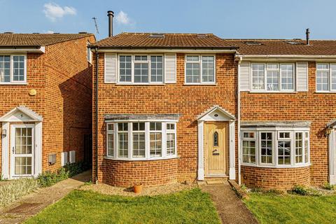 6 Oakley Close, London, W7 3BQ