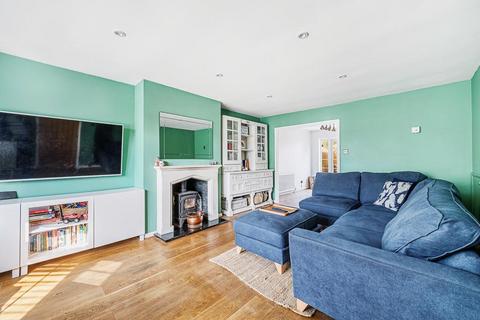 6 Oakley Close, London, W7 3BQ