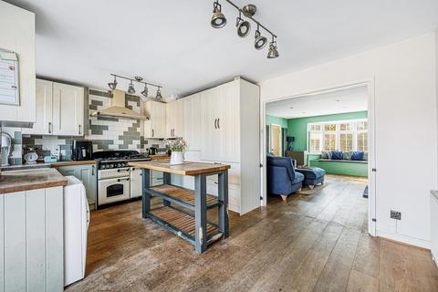6 Oakley Close, London, W7 3BQ