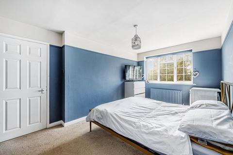 6 Oakley Close, London, W7 3BQ