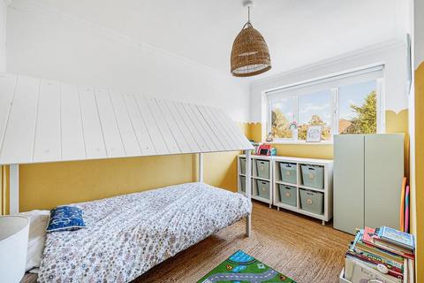 6 Oakley Close, London, W7 3BQ