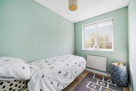 6 Oakley Close, London, W7 3BQ