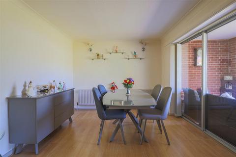 4 Brookgate, Forsbrook, Stoke-on-trent, ST11 9DP