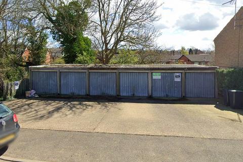 Garage to rent, Mackenzie Road, Raunds NN9