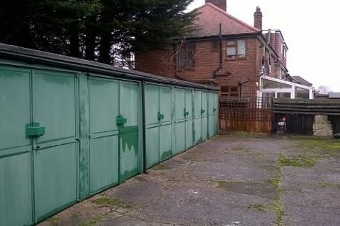 Garage to rent, York Way, London N20