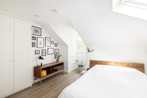 31b Shore Road, London, E9 7TA