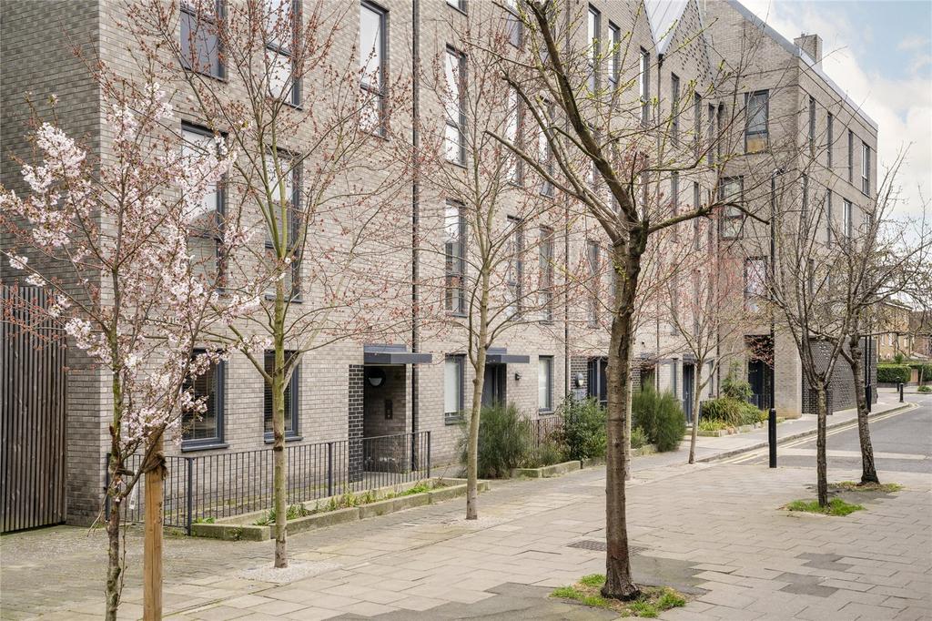 Tryon Crescent, E9